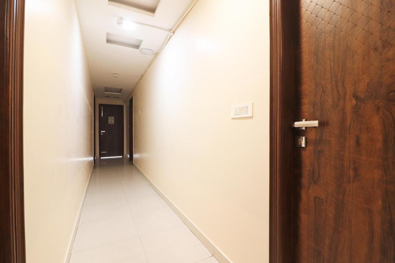 فندق نيودلهيفي  Oyo Mannat Residency Near Rohini Sector 18 Metro Station المظهر الخارجي الصورة