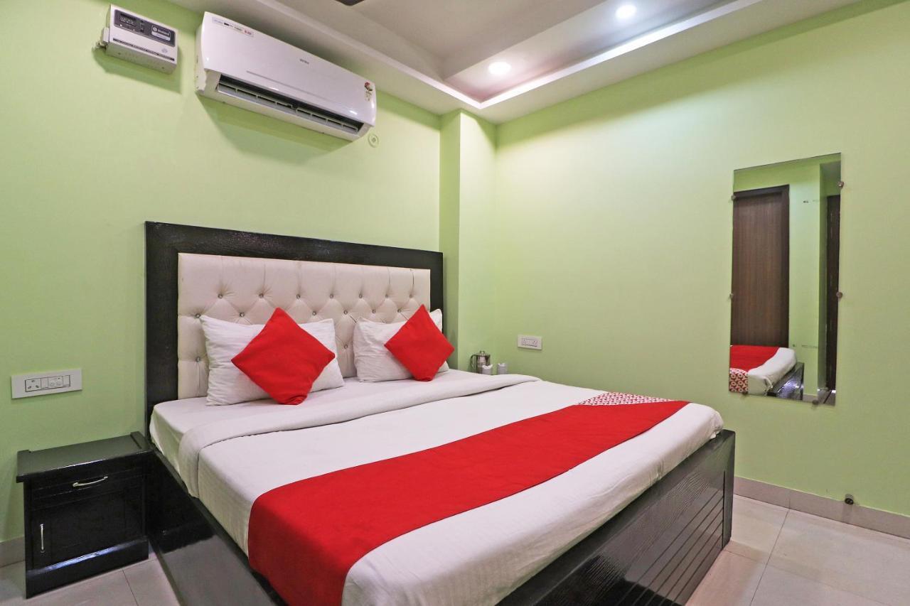 فندق نيودلهيفي  Oyo Mannat Residency Near Rohini Sector 18 Metro Station المظهر الخارجي الصورة