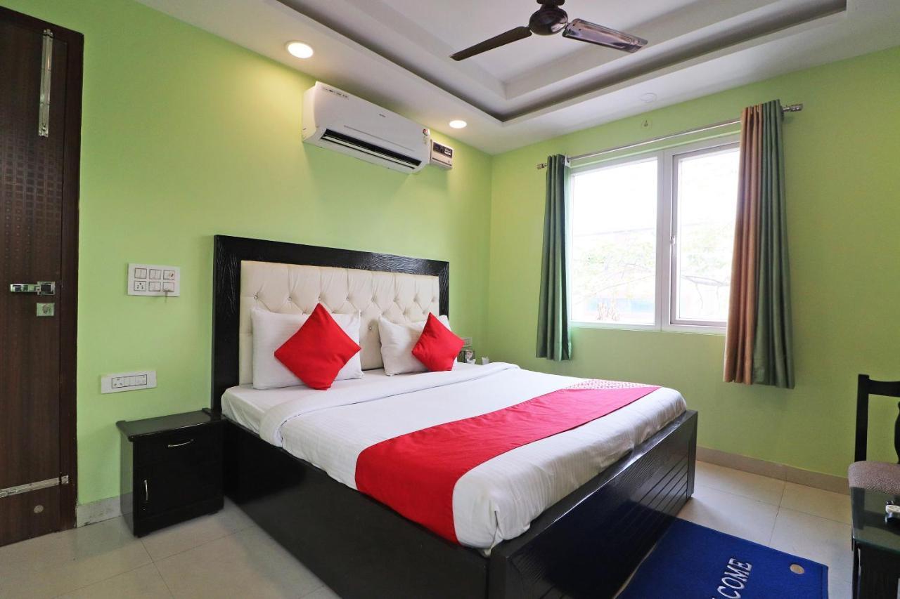 فندق نيودلهيفي  Oyo Mannat Residency Near Rohini Sector 18 Metro Station المظهر الخارجي الصورة