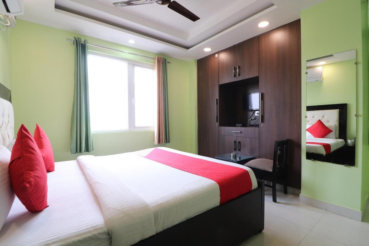 فندق نيودلهيفي  Oyo Mannat Residency Near Rohini Sector 18 Metro Station المظهر الخارجي الصورة