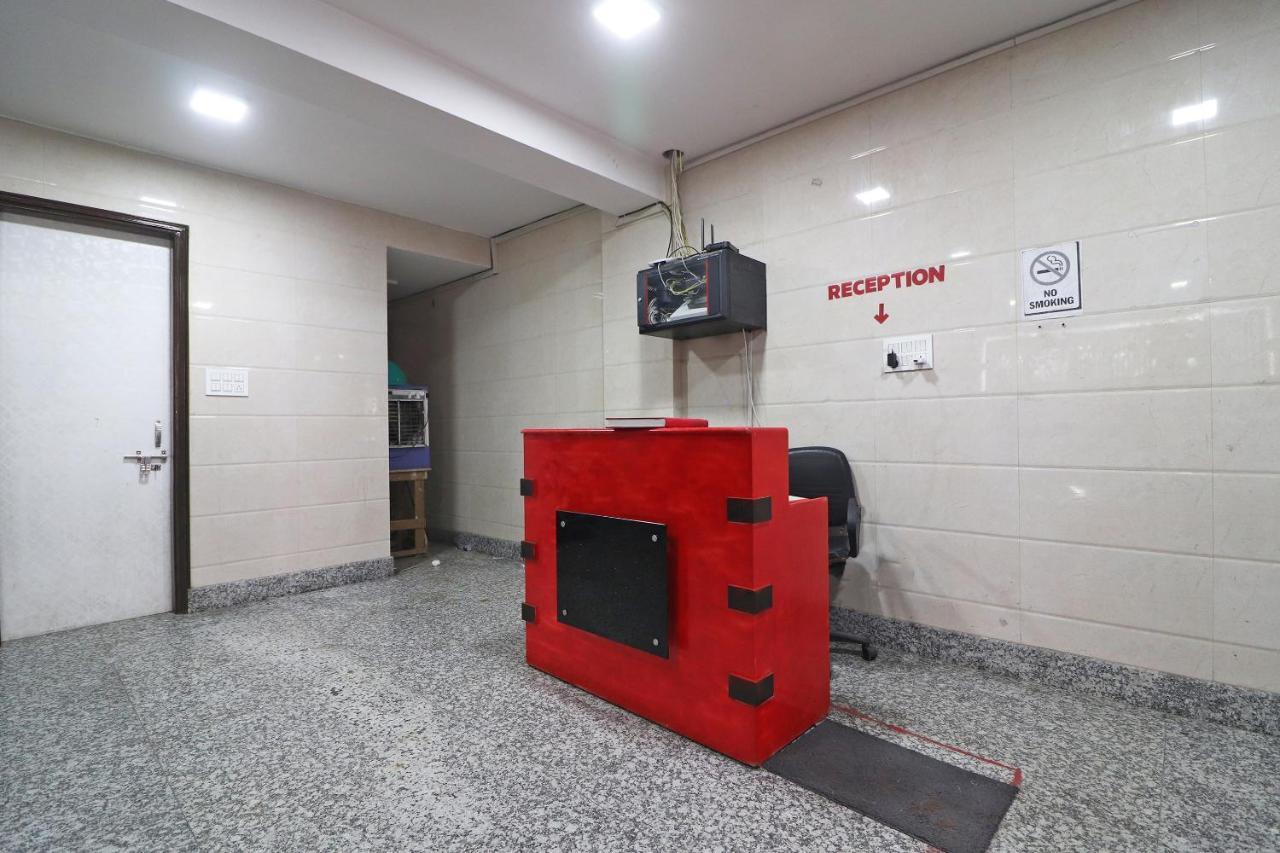 فندق نيودلهيفي  Oyo Mannat Residency Near Rohini Sector 18 Metro Station المظهر الخارجي الصورة