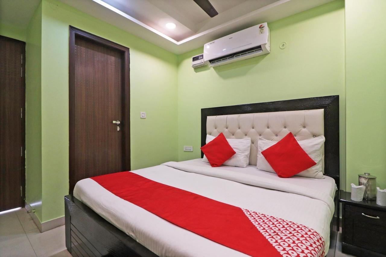 فندق نيودلهيفي  Oyo Mannat Residency Near Rohini Sector 18 Metro Station المظهر الخارجي الصورة