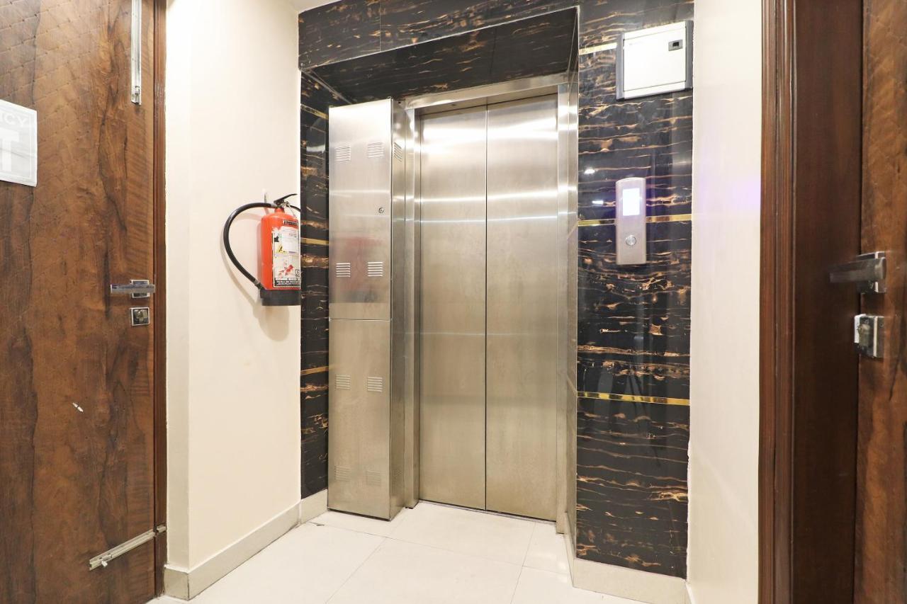 فندق نيودلهيفي  Oyo Mannat Residency Near Rohini Sector 18 Metro Station المظهر الخارجي الصورة
