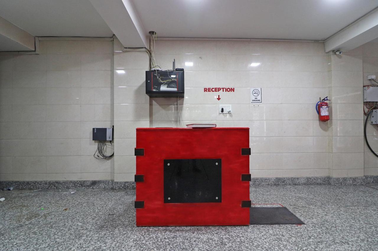 فندق نيودلهيفي  Oyo Mannat Residency Near Rohini Sector 18 Metro Station المظهر الخارجي الصورة